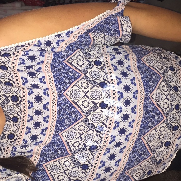 Open arm patterned top 💜 - Picture 4 of 4